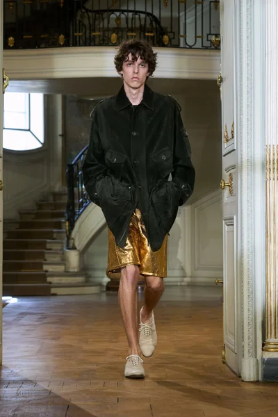 Look 24
